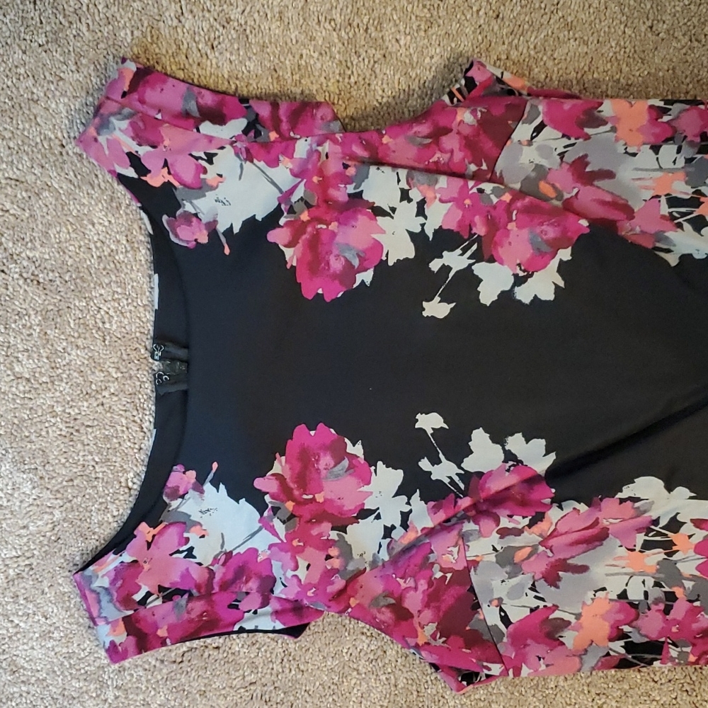 Dress - Picture 2 of 4